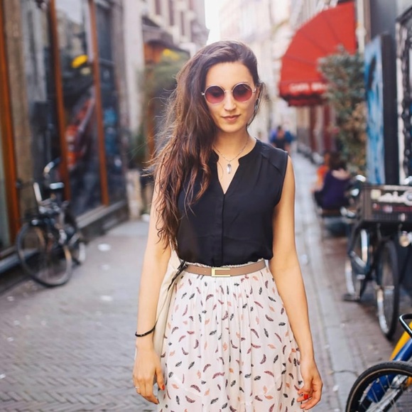 Women’s Leather Belt - Khaki Colour with Gold Buckle - Picture 4 of 5